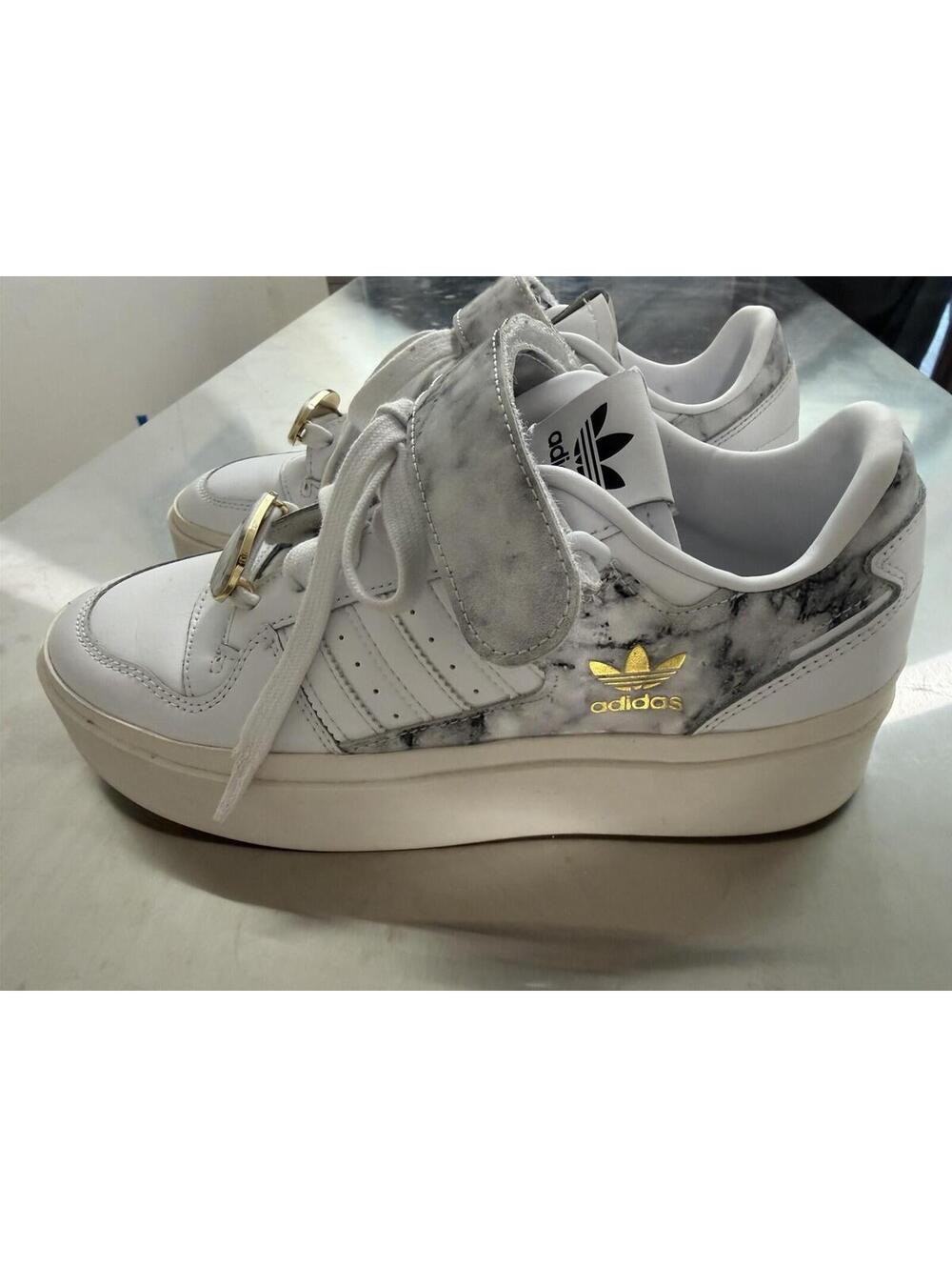 adidas Woman’s size 8.5 Low Top Lace-Up Sneakers, Marble Strap White Gray